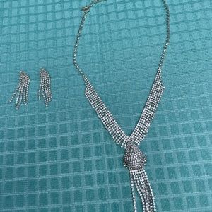 Stunning costume earings and necklace set